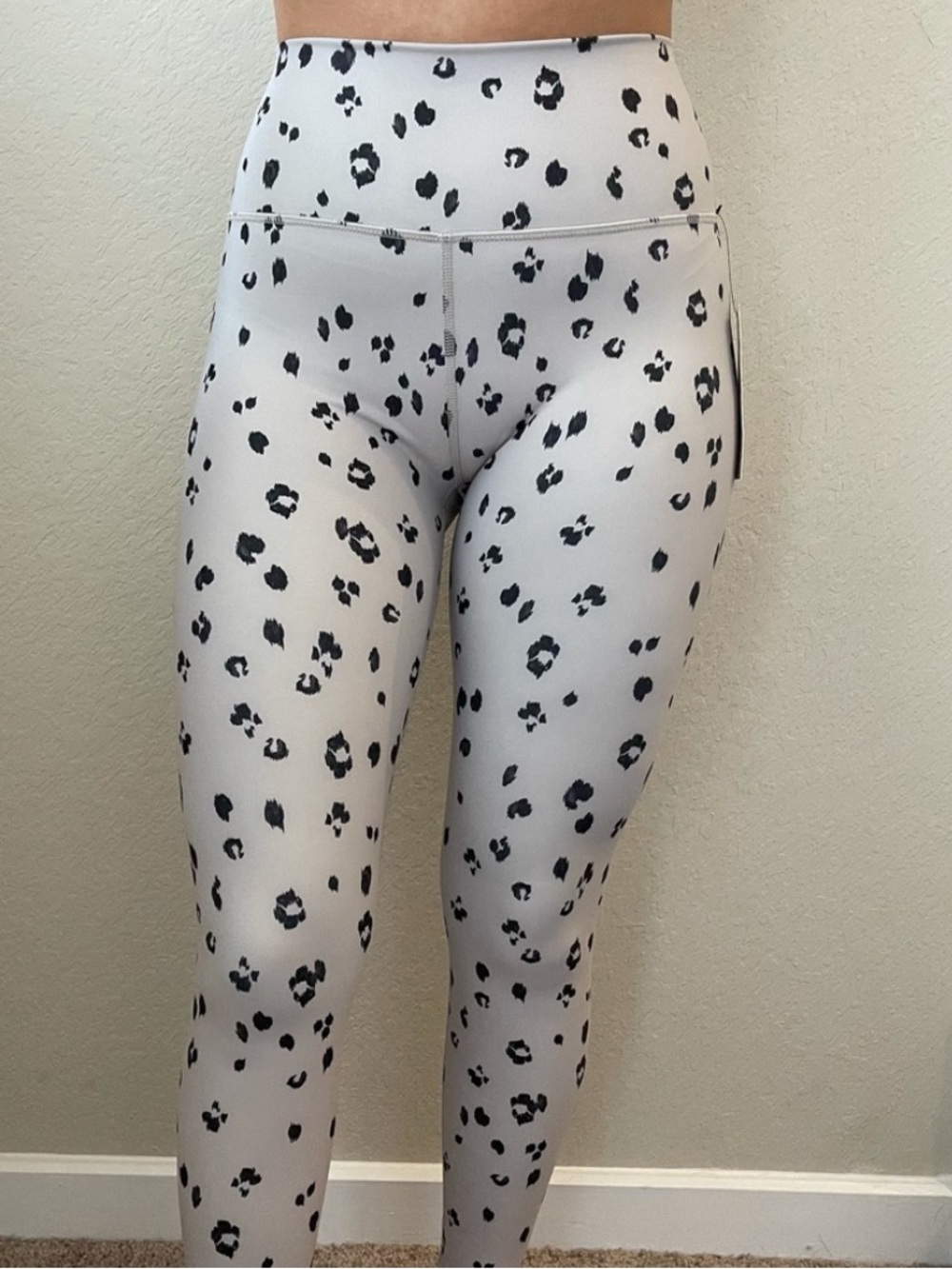 SAGE Collective Diamond Cheetah High Waist Yoga Leggings Women’s Size XS - Picture 16 of 16